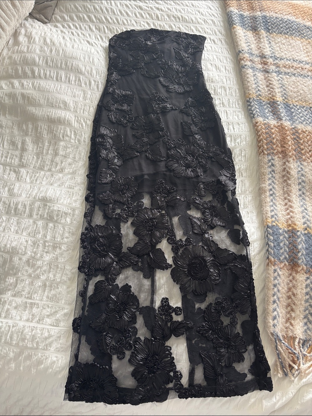 Gorgeous Black Strapless Floral Appliqué Dress